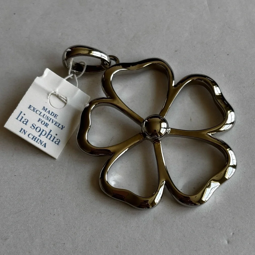 Lia Sophia flower pendant/ Brand NEW with tags in box - Picture 2 of 8